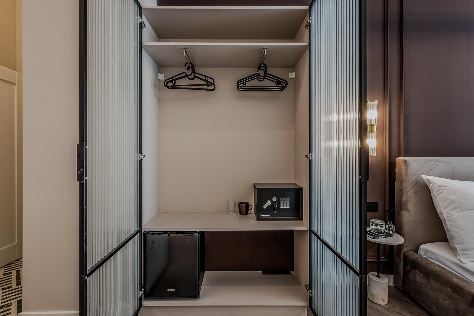 Timeless Boutique Suites By Bqa Budapest Exterior photo